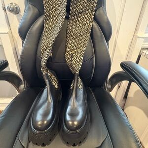 Versace
Multi-panel ridged-
sole boots